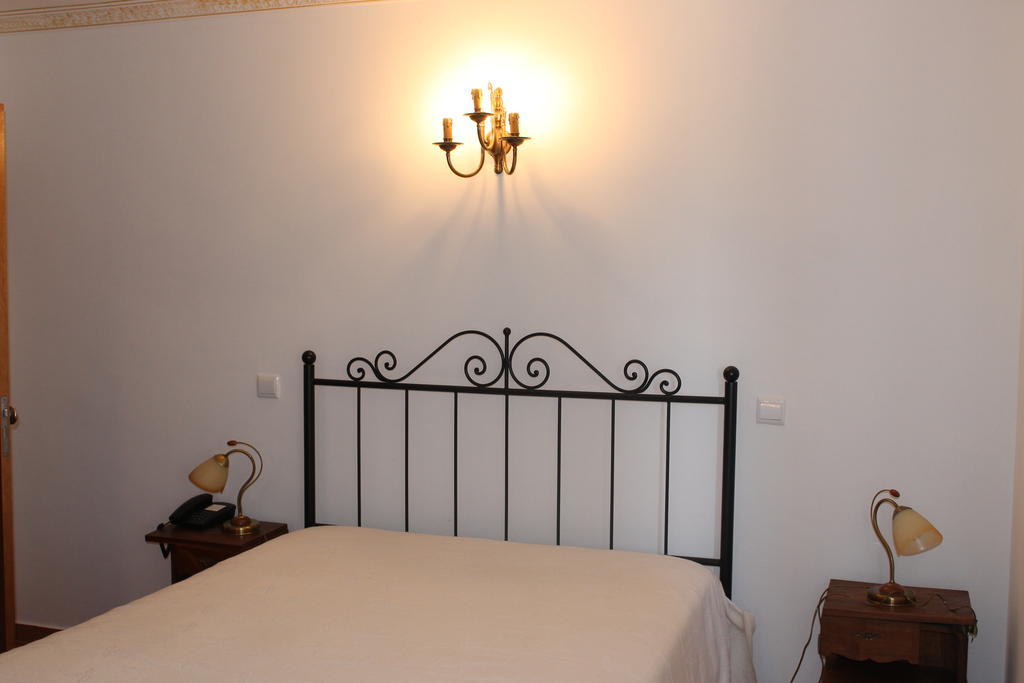 "O Viajante" Low Cost Hotel Эштремош Экстерьер фото