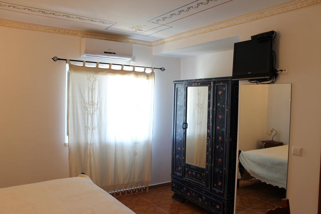 "O Viajante" Low Cost Hotel Эштремош Экстерьер фото