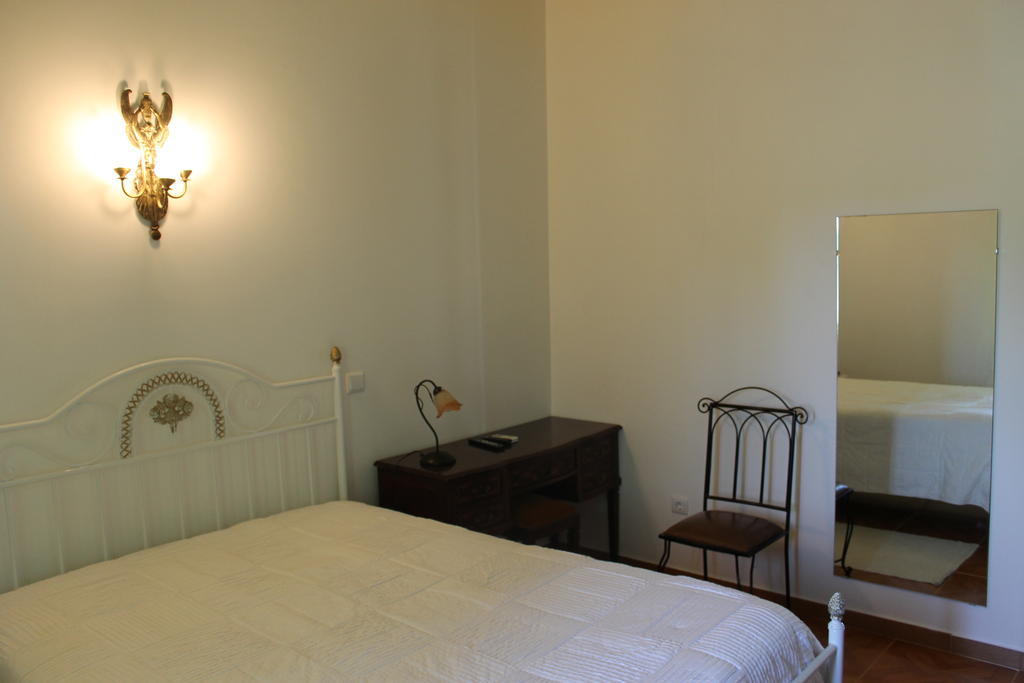 "O Viajante" Low Cost Hotel Эштремош Экстерьер фото