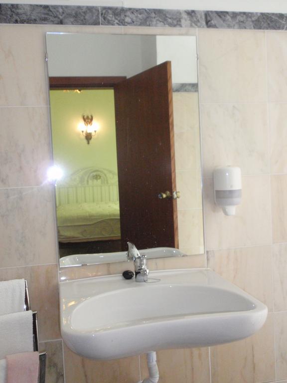 "O Viajante" Low Cost Hotel Эштремош Номер фото