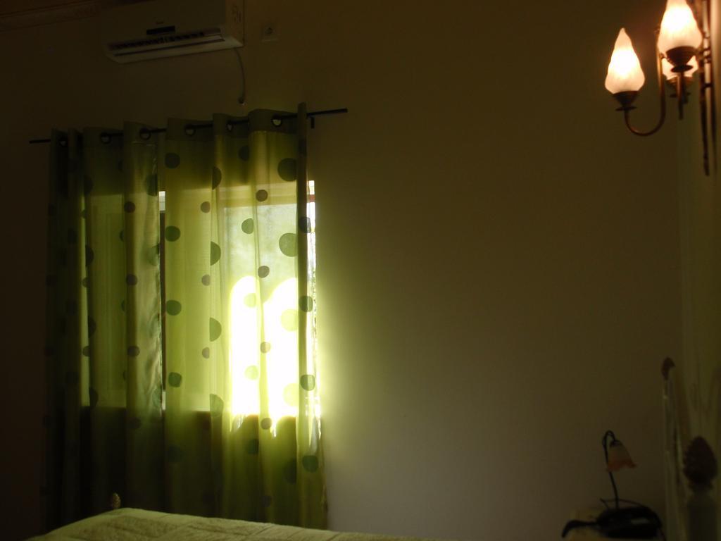 "O Viajante" Low Cost Hotel Эштремош Номер фото
