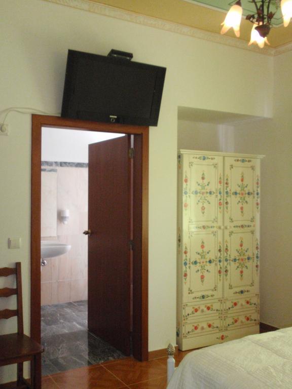 "O Viajante" Low Cost Hotel Эштремош Номер фото