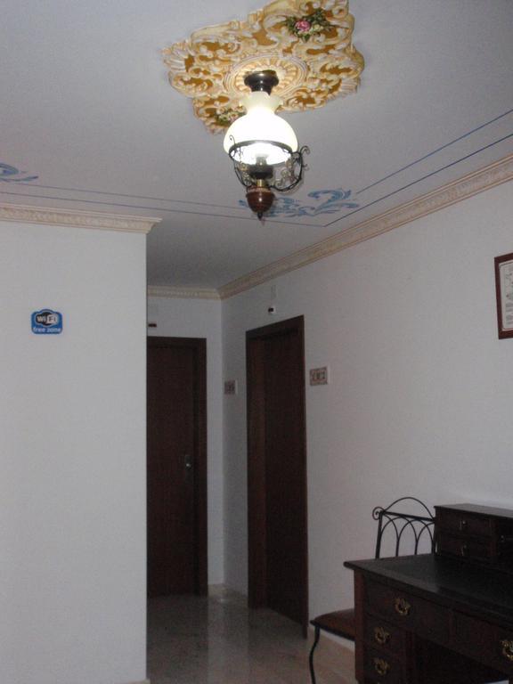 "O Viajante" Low Cost Hotel Эштремош Экстерьер фото